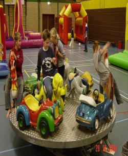 Draaimolen 3 mtr rond € 200,- 10 kinderen