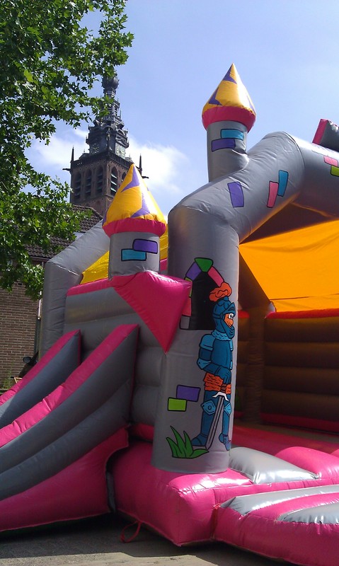 Springkussen Kasteel incl. glijbaan 125,-